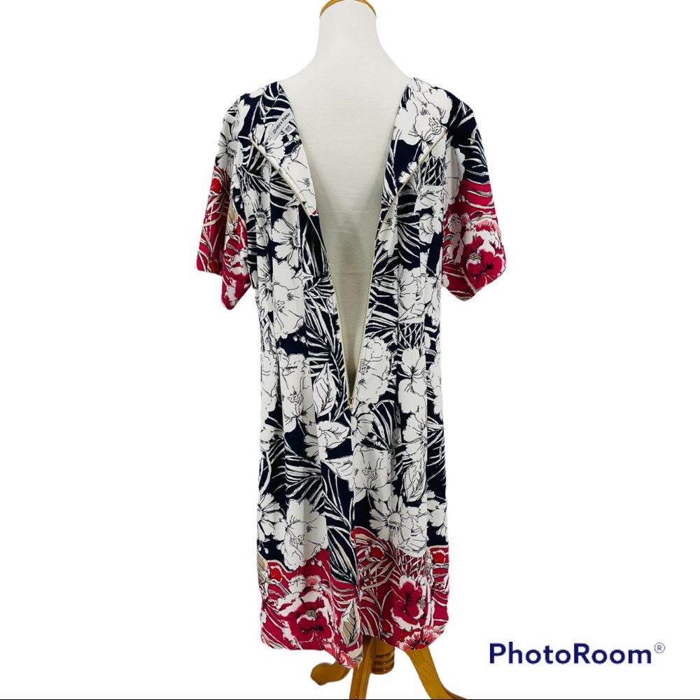 Shelby & Palmer Plus Size Women's Floral Short Sleeve Dress - Picture 5 of 10